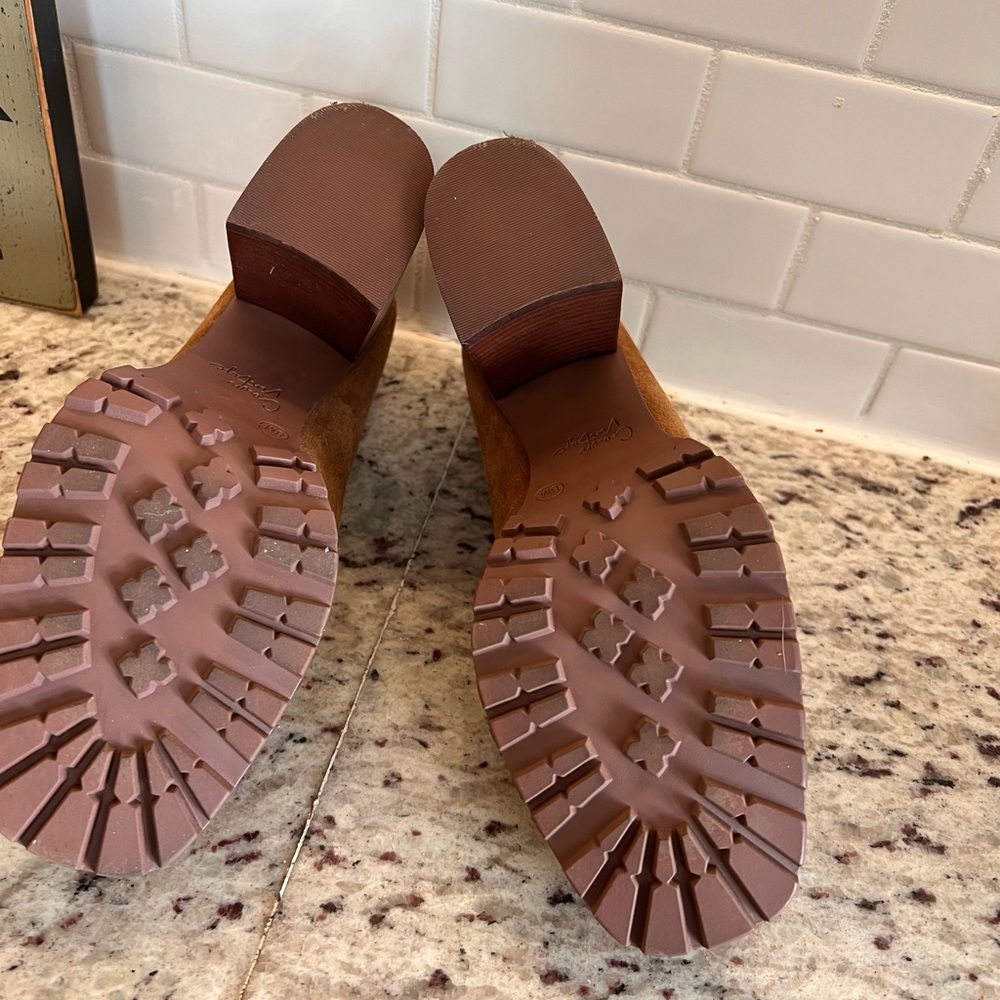 90s inspired chunky platforms 👡 Camel colored suede. Perfect for Spring! - Picture 3 of 3
